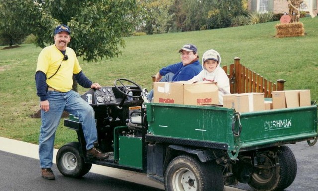 Selling mugs at the 1998 Parade